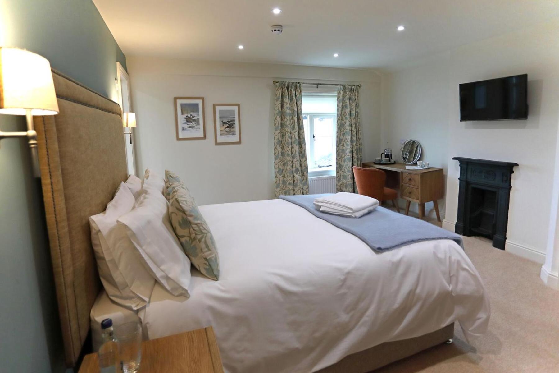 The Rising Sun Hotel Coltishall Room photo
